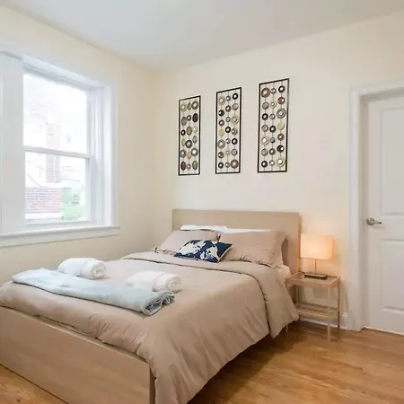 Stunning 2 Bedroom By University With Parking Apartment *