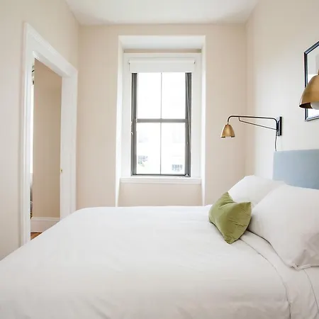 Two-bedroom On Newbury St Apt 41