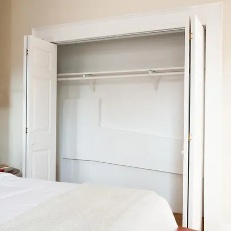 Two-bedroom On Newbury St Apt 41 * Boston