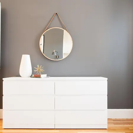 Two-bedroom On Newbury St Apt 41 *