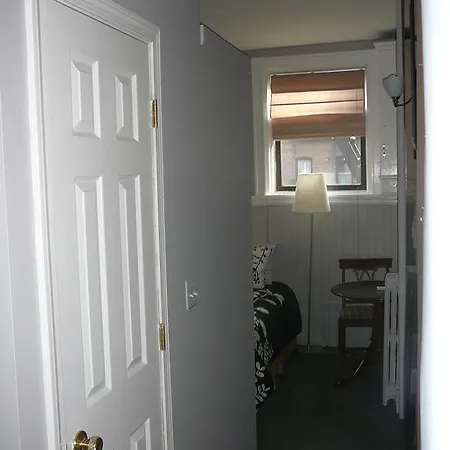463 Beacon Street Guest house 2*