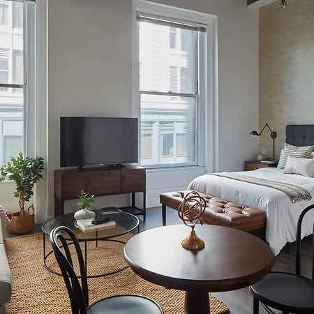 Studio On Washington Street Apt 301 *