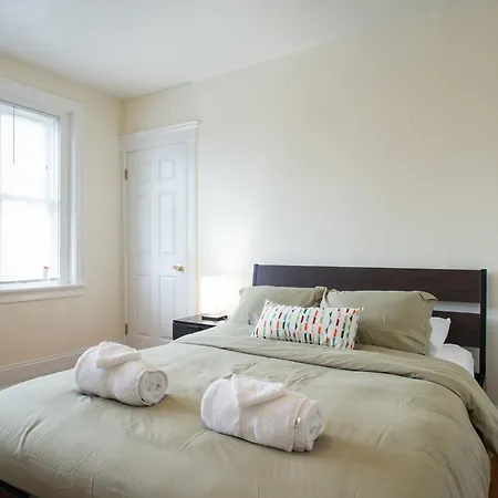 Charming 2 Bedroom By The Green Line With Private Parking * Boston