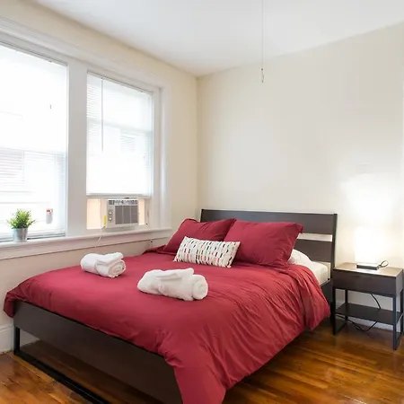 Charming 2 Bedroom By The Green Line With Private Parking Apartment