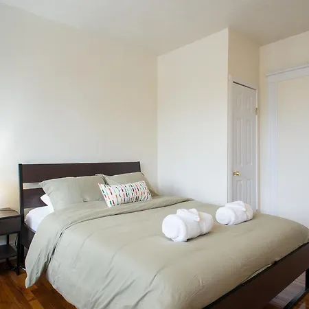 Charming 2 Bedroom By The Green Line With Private Parking Apartment