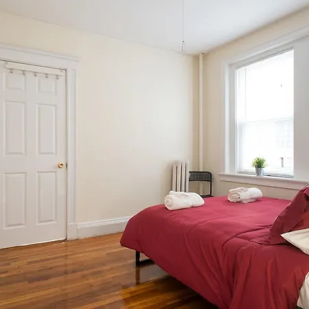 Charming 2 Bedroom By The Green Line With Private Parking * Boston