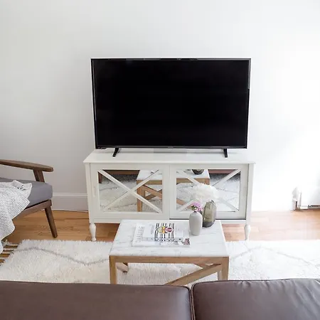 Apartment One-bedroom On East Springfield Street Apt B *