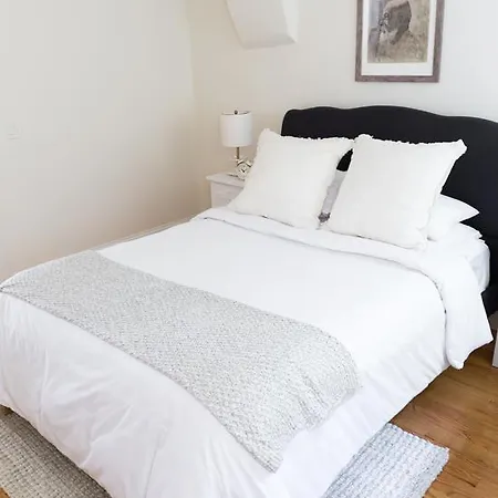 One-bedroom On East Springfield Street Apt B