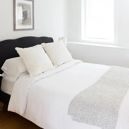 Apartment One-bedroom On East Springfield Street Apt B