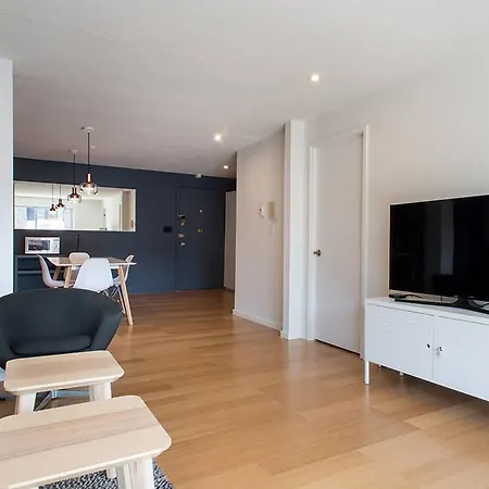 Cdc Cieaning, Modern, Spacious, 2 Bedroom With Balcony