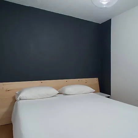 Cdc Cieaning, Modern, Spacious, 2 Bedroom With Balcony Apartment *