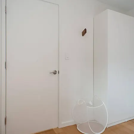Cdc Cieaning, Modern, Spacious, 2 Bedroom With Balcony Apartment Boston