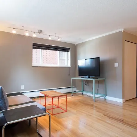 Apartment Cozy, Patio, Pool, And Whole Foods Boston