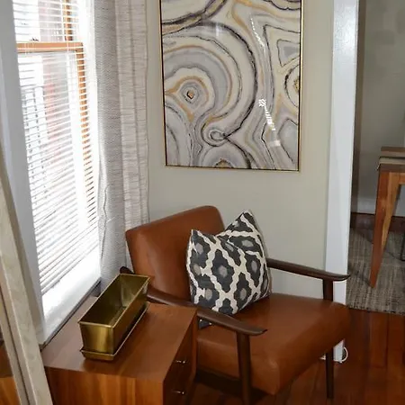 Apartment Spacious Beautiful 2bd/1ba Sleeps 4-7 In Best Location *