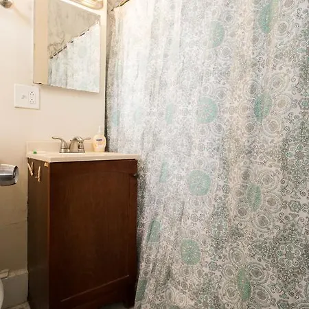 Apartment 2 Bedroom In Downtown