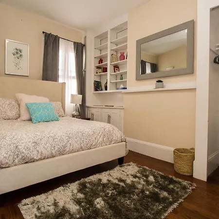 2 Bedroom In Downtown Apartment