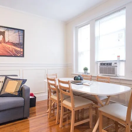 Apartment Super Location 2 Bedroom By The Green Line With Parking Spot