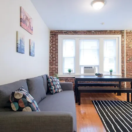 Charming 2 Bedroom By The Green Line With Private Parking *