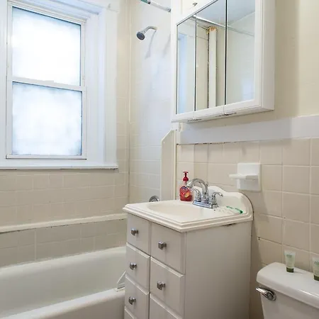 Super Location 2 Bedroom By The Green Line With Parking Spot Apartment *