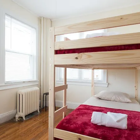 Super Location 2 Bedroom By The Green Line With Parking Spot