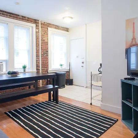 Charming 2 Bedroom By The Green Line With Private Parking *
