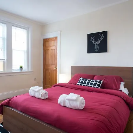 Super Location 2 Bedroom By The Green Line With Parking Spot Apartment *