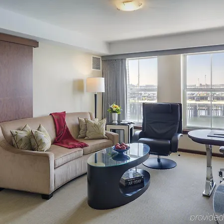 Battery Wharf Hotel, Waterfront Hotel 4*