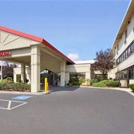 Hotel Ramada By Wyndham 3*