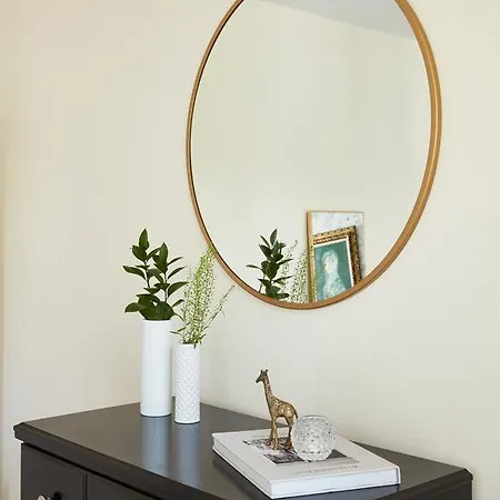 One-bedroom On Elko Street Apt 8