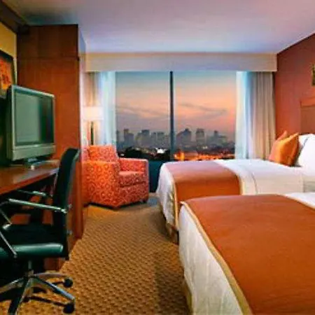 Courtyard By Marriott Logan Airport Boston