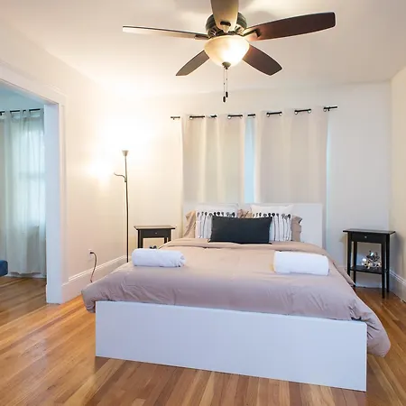 Renovated & Huge 5br/3ba Apt With Parking Around Fenway * Boston