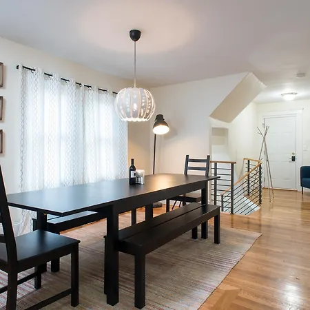 Renovated & Huge 5br/3ba Apt With Parking Around Fenway Apartment *