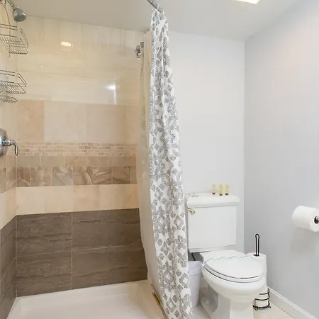 Renovated & Huge 5br/3ba Apt With Parking Around Fenway Apartment *