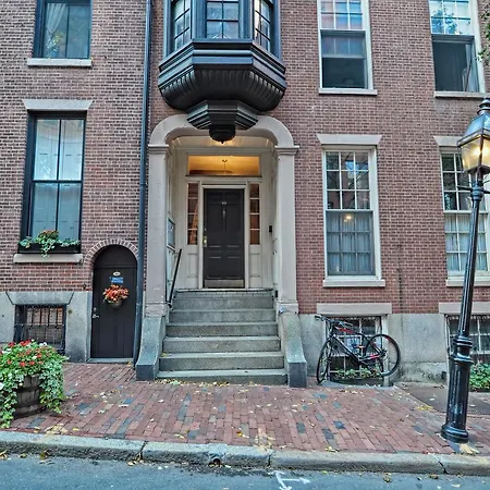 Iconic Beacon Hill On Quiet Street Apartment