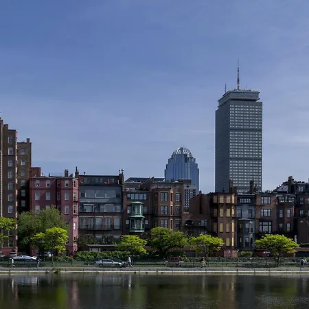 Cozy Garden Level Apartment, Walking Distance To Famous Scenes, Charles River, Mit, Fenway Homestay *