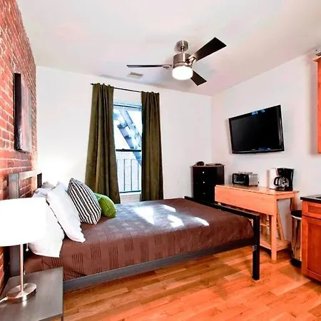 Christopher Apartment