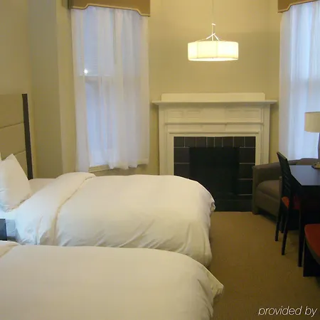 Newbury 3* Boston