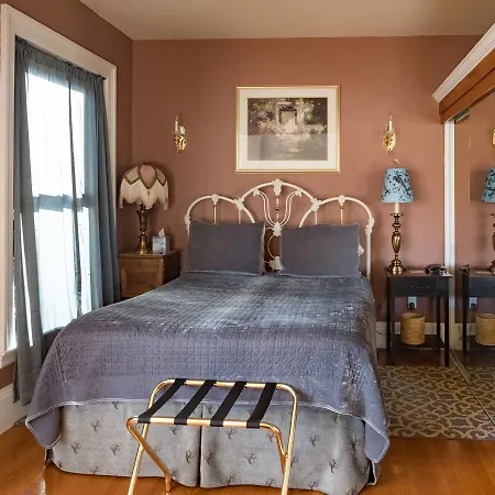 Bed & Breakfast The Gryphon House Boston