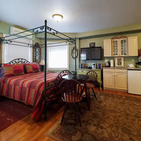 Bed & Breakfast The Gryphon House 3*