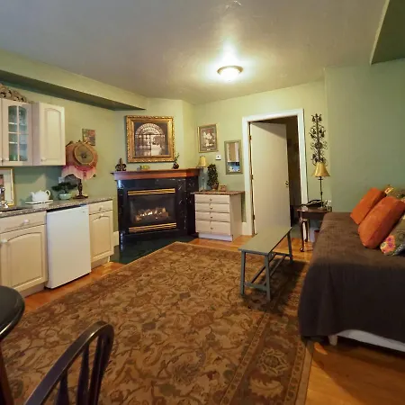 The Gryphon House 3*