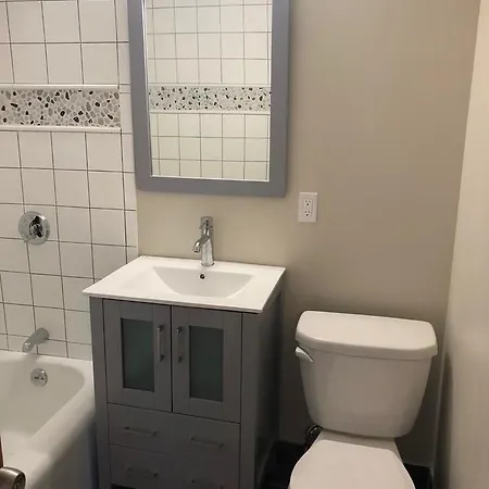 Spacious Beautiful 2bd/1ba Sleeps 4-7 In Best Location Apartment *