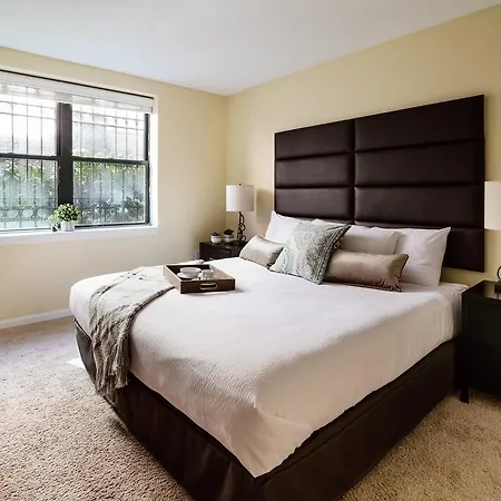 Alfred On Garrison Street Apartment