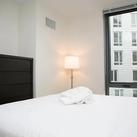 Two-bedroom On N Western Avenue Apt 308 Apartment *