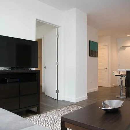 Two-bedroom On N Western Avenue Apt 308 Apartment *
