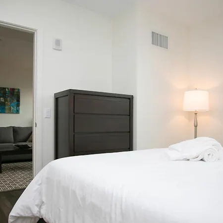 Two-bedroom On N Western Avenue Apt 308 Apartment