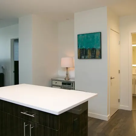 Two-bedroom On N Western Avenue Apt 308 Apartment