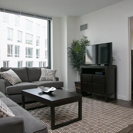Two-bedroom On N Western Avenue Apt 308 Apartment