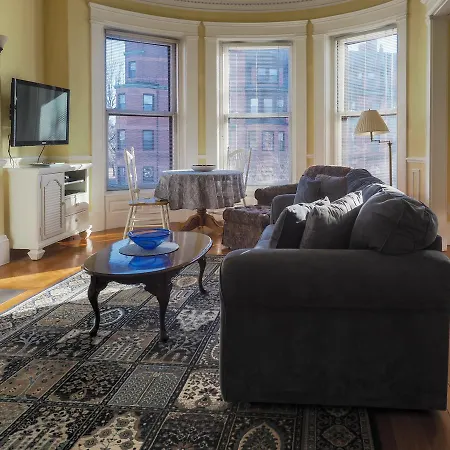 Bed & Breakfast The Gryphon House Boston
