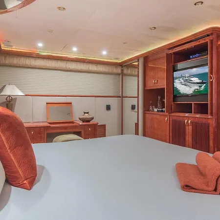 Troca One Botel