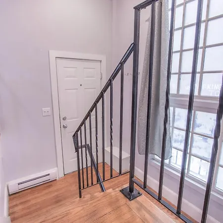 One-bedroom On Warrenton Street Apt 2 Apartment